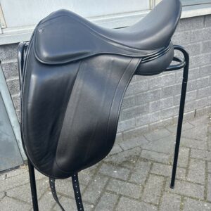 Empire Omani Dressuurzadel | 18 inch