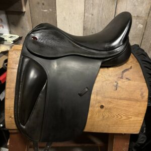 Kent & Masters S-Line Dressuurzadel | 17 inch