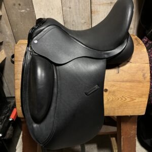 KM Platinum Dressuurzadel | 17 inch