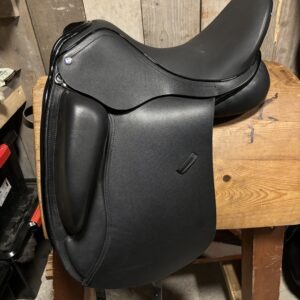 KM Custom Made Dressuurzadel | 17 inch