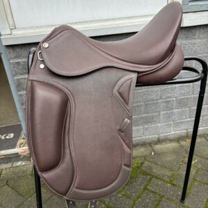 Collegiate dressuurzadel | 17.5 inch