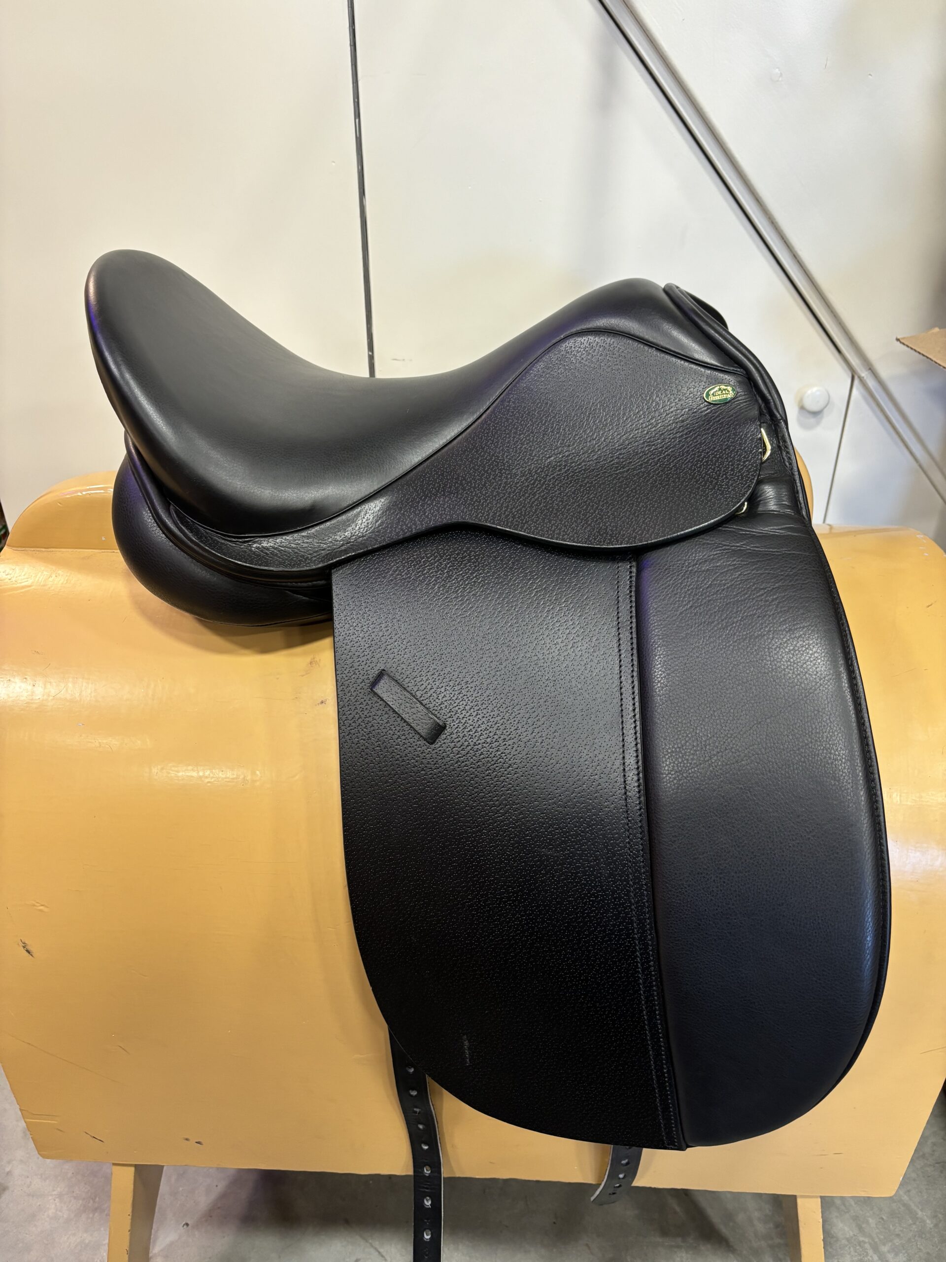 Ideal Gregor Dressuurzadel | 17.5 inch - Afbeelding 2