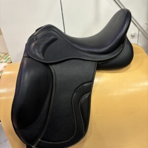 Kingsley D4 dressuurzadel | 18 inch