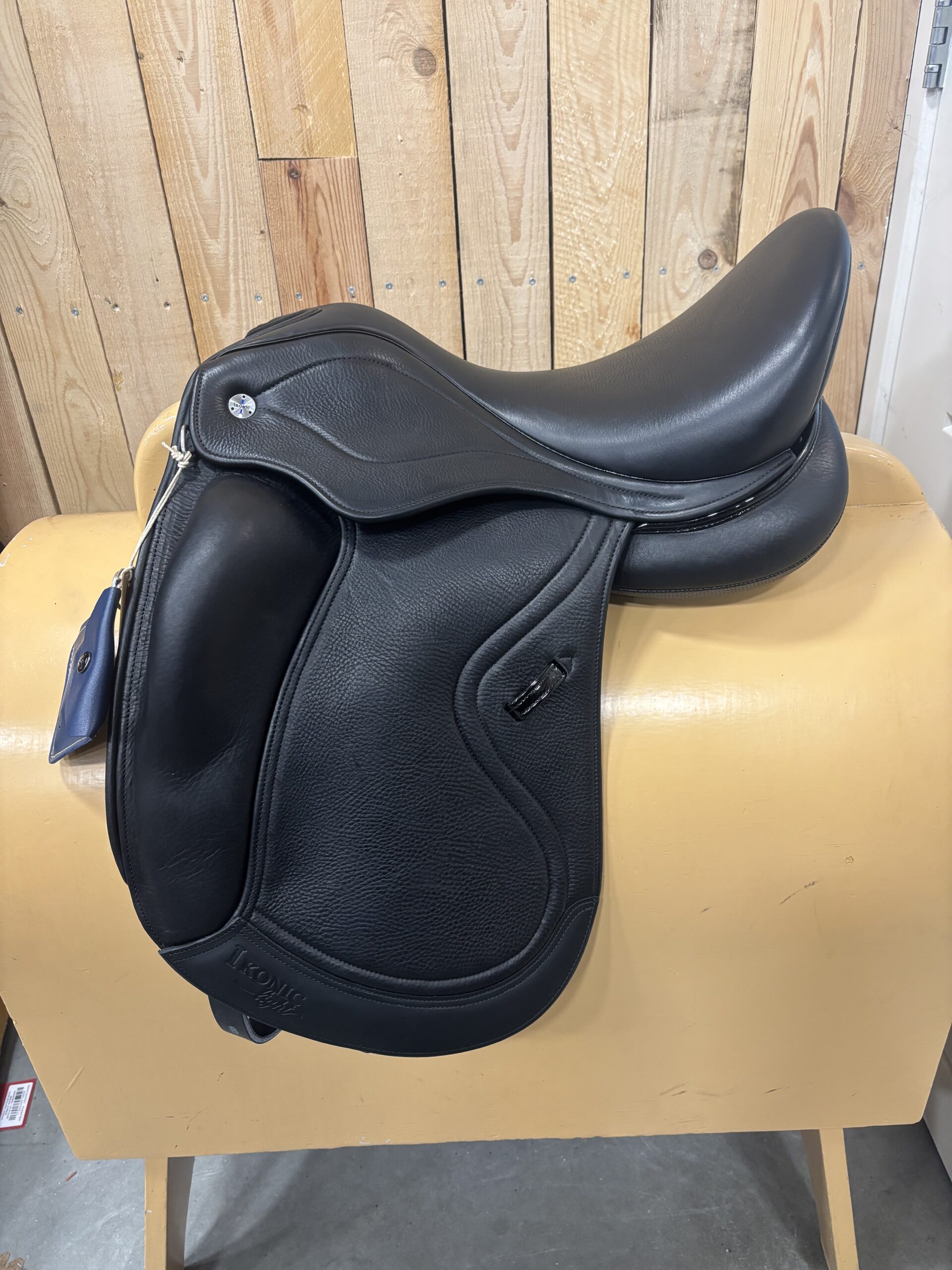 Ikonic monoblad dressuurzadel | 16.5 inch