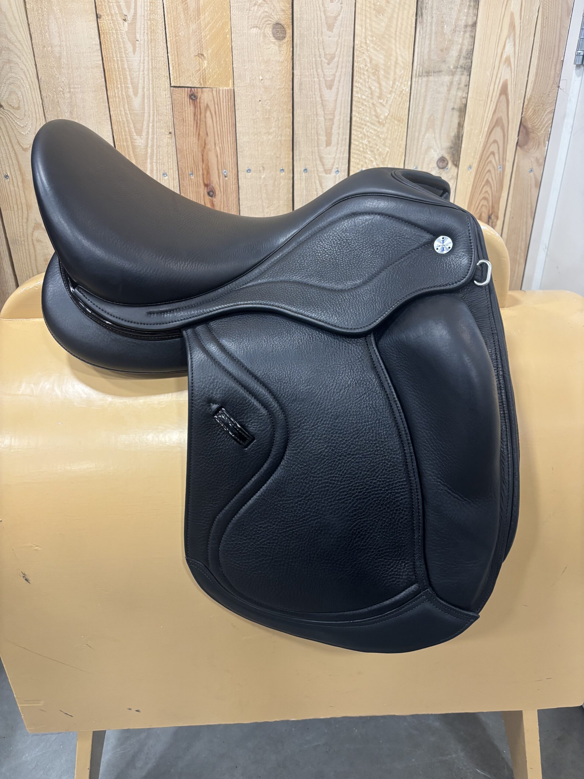 Ikonic monoblad dressuurzadel | 16.5 inch - Afbeelding 3