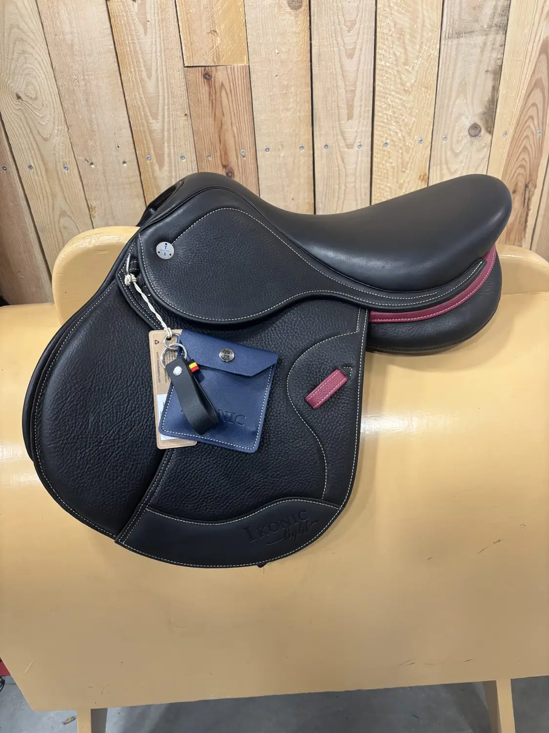 Ikonic springzadel | 15.5 inch