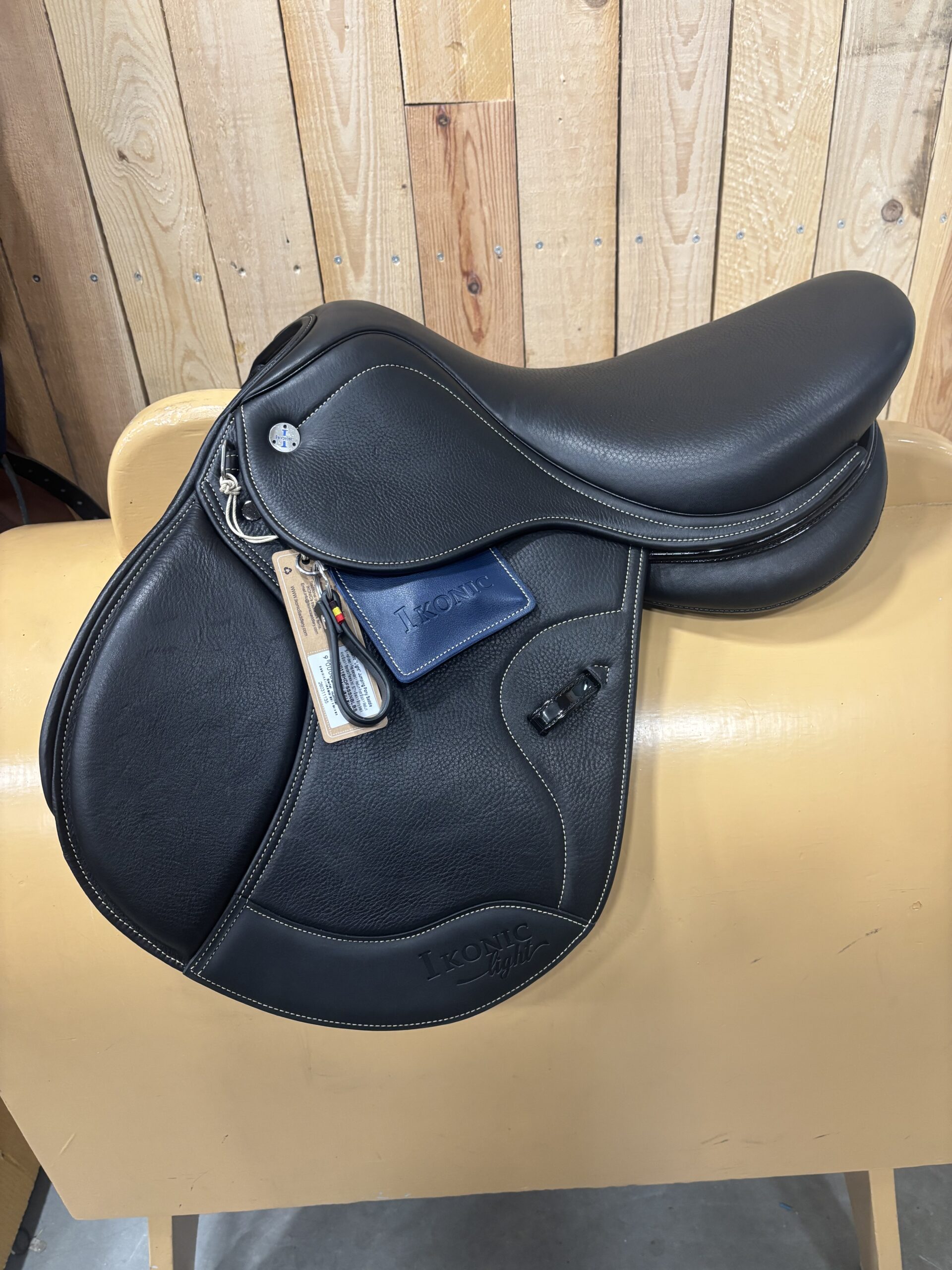 Ikonic springzadel | 16 inch