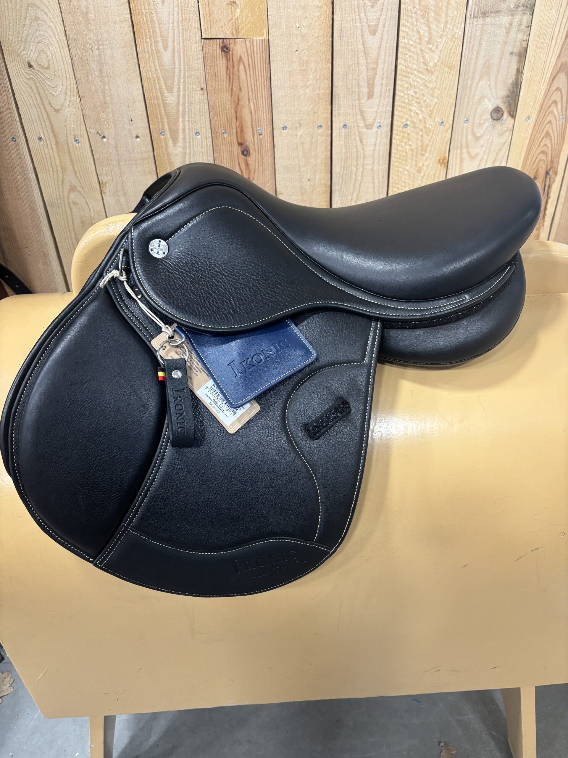 Ikonic springzadel | 16 inch