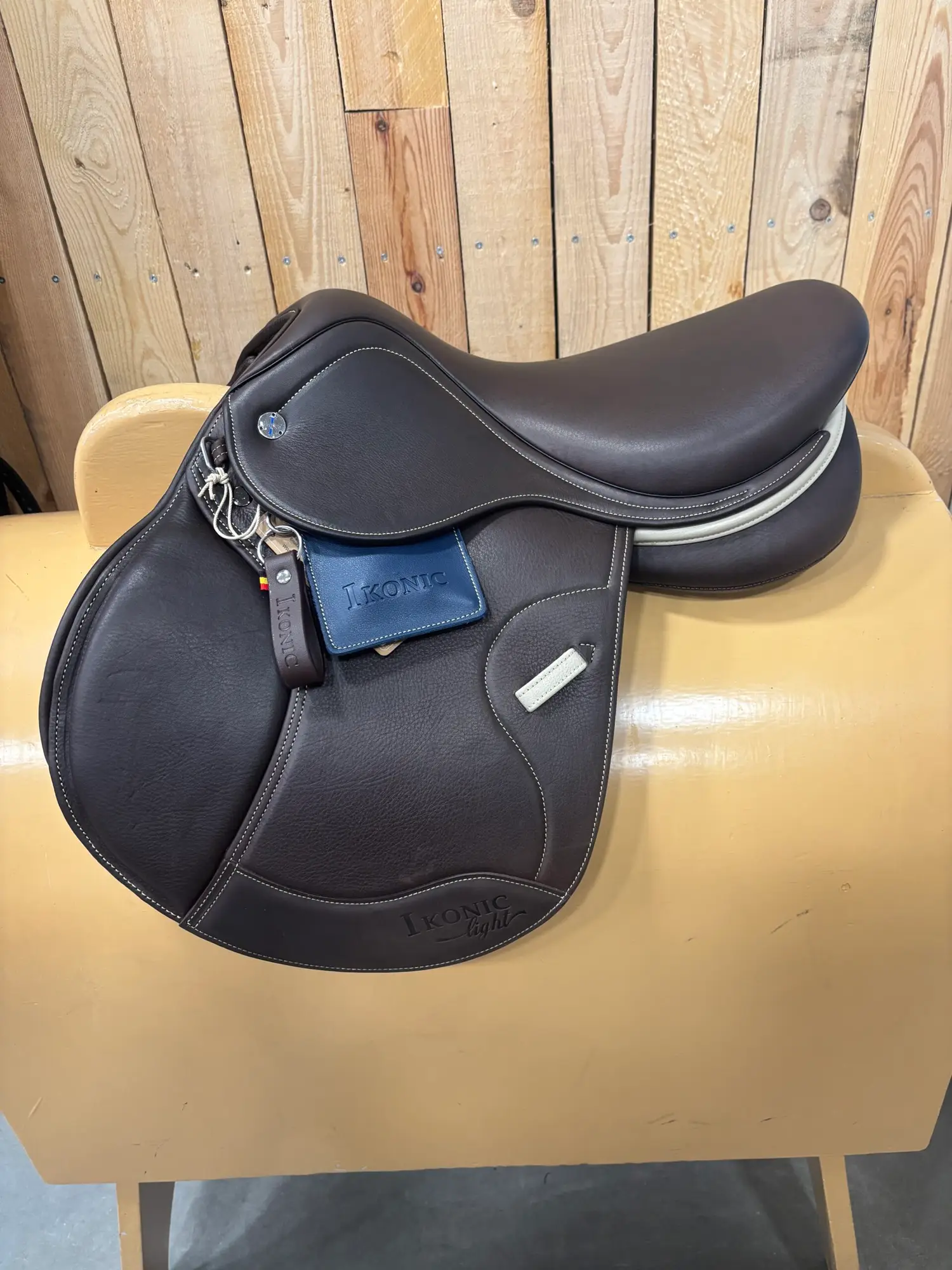 Ikonic springzadel | 16 inch