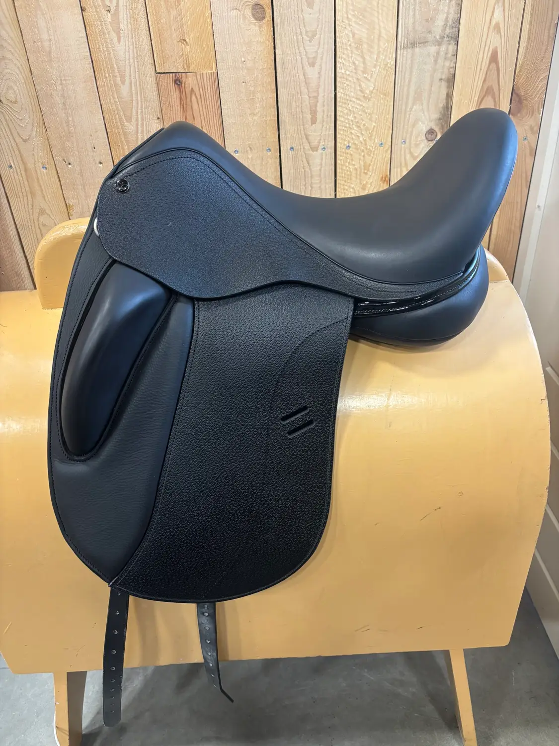 Empire Avanti Dressuurzadel | 17 inch