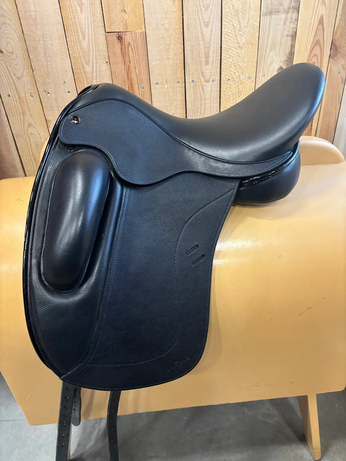 Empire Median Dressuurzadel | 17.5 inch