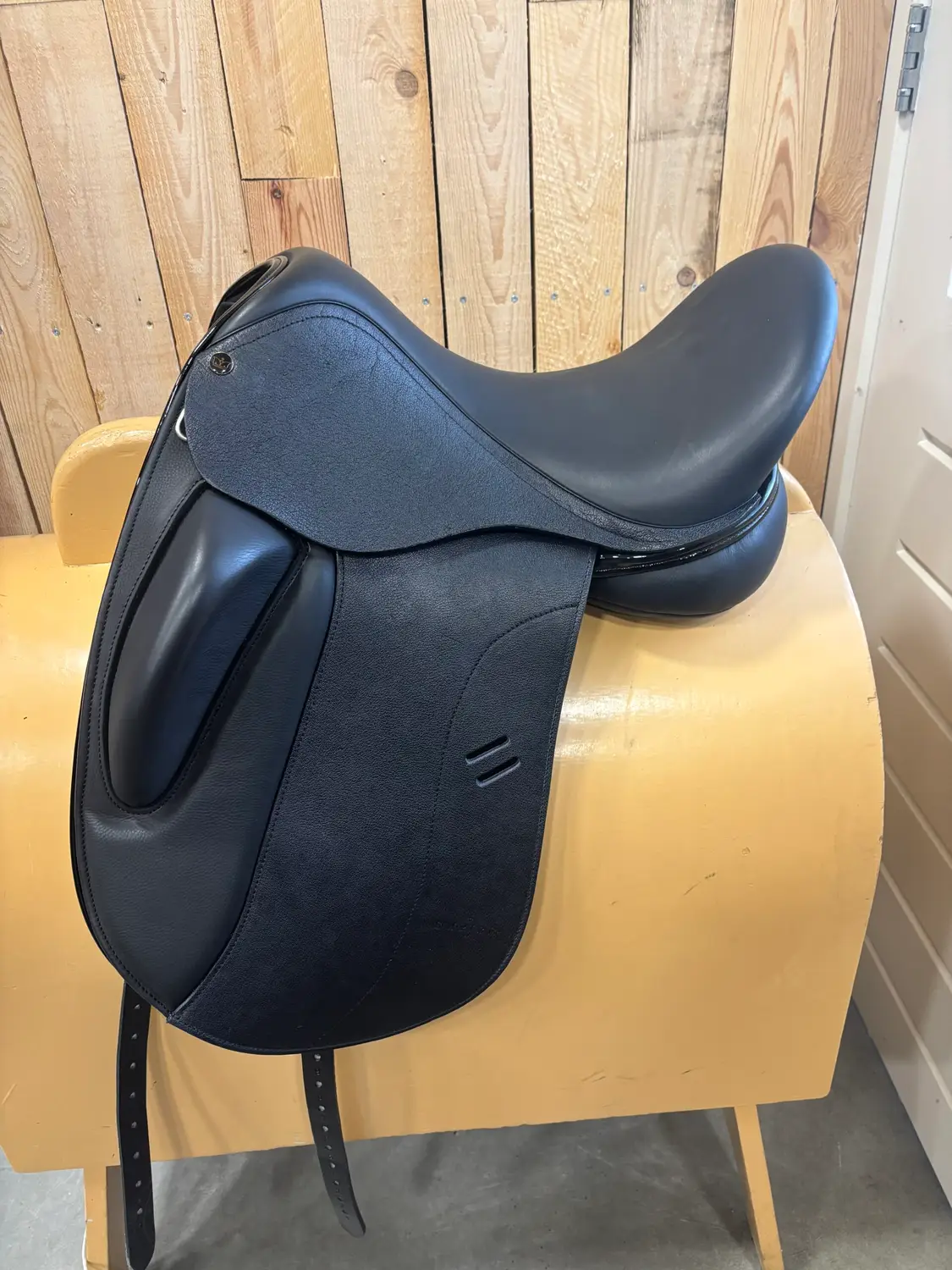 Empire Avanti Dressuurzadel | 16.5 inch