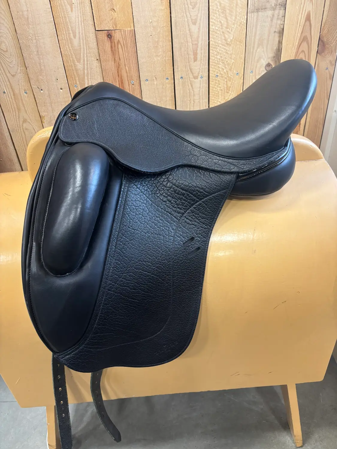 Empire Median Dressuurzadel | 17.5 inch
