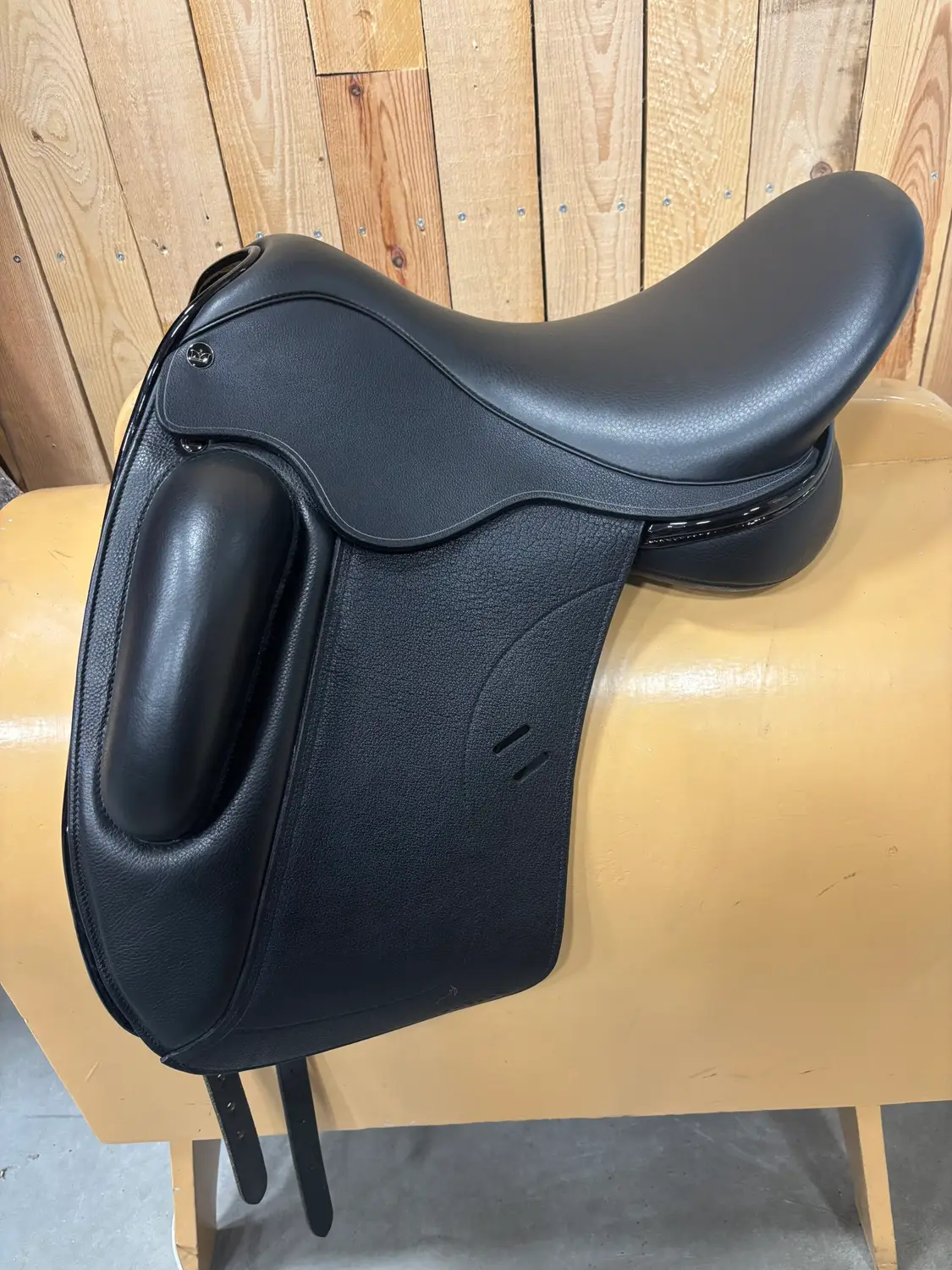 Empire Median Dressuurzadel | 17 inch