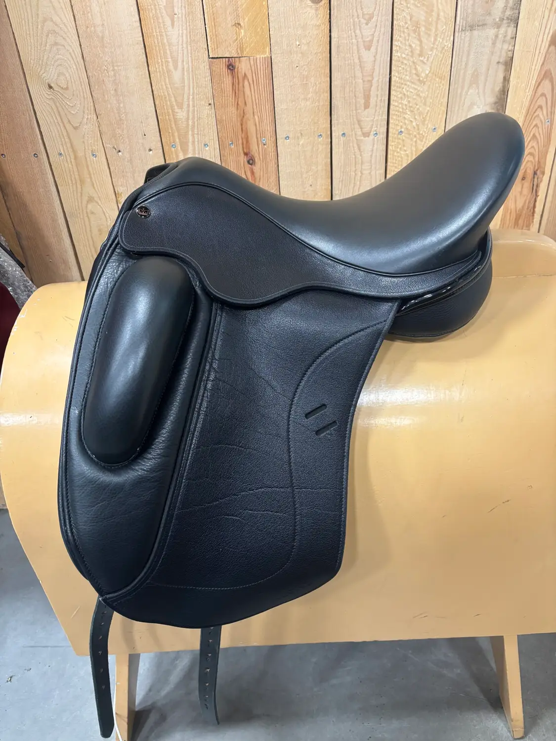 Empire Median Dressuurzadel | 17.5 inch