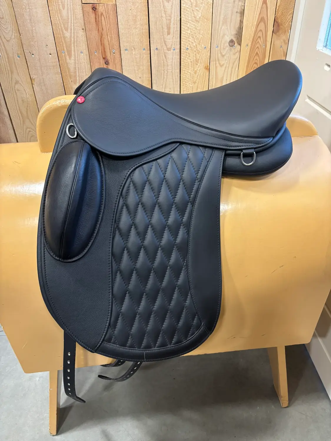 Edix Tariq dressuurzadel | 17 inch